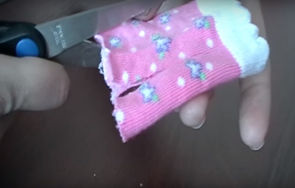 Come cucire vestiti per le bambole con le tue mani
