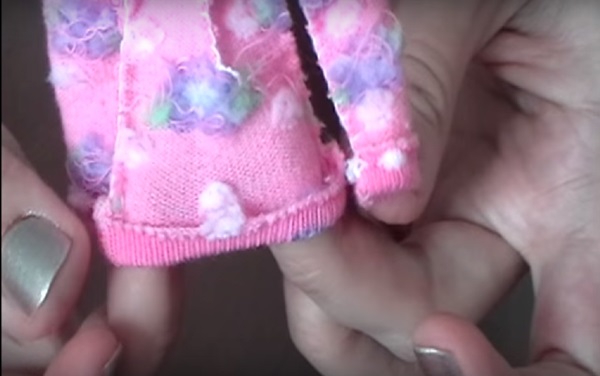 Come cucire vestiti per le bambole con le tue mani