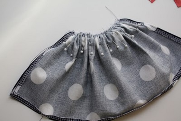 Come cucire vestiti per le bambole con le tue mani