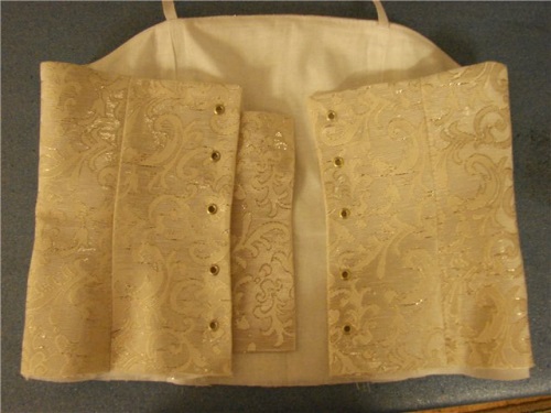 Come cucire un vestito per una ragazza per una performance del mattino