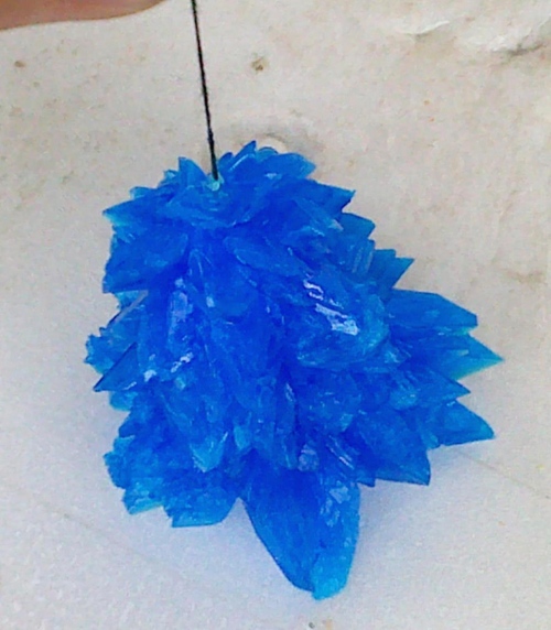 Come crescere un cristallo dal sale in casa