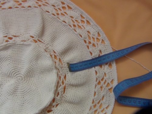 Crochet femminile del cappello di estate