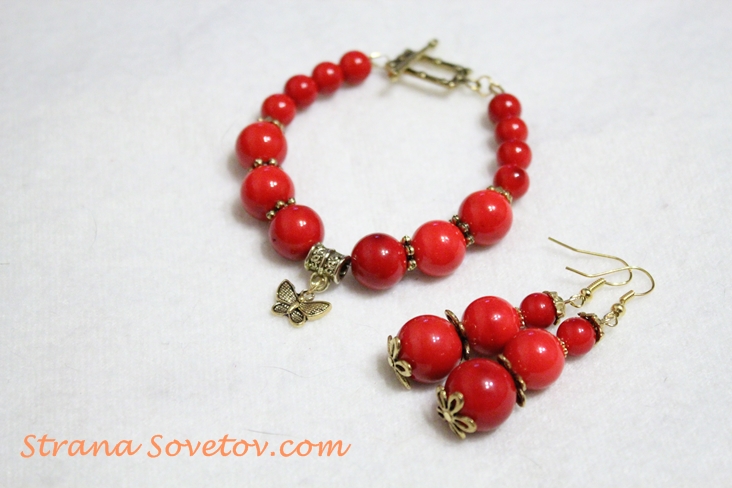 Master Class: Un set di braccialetti e orecchini di perle di corallo