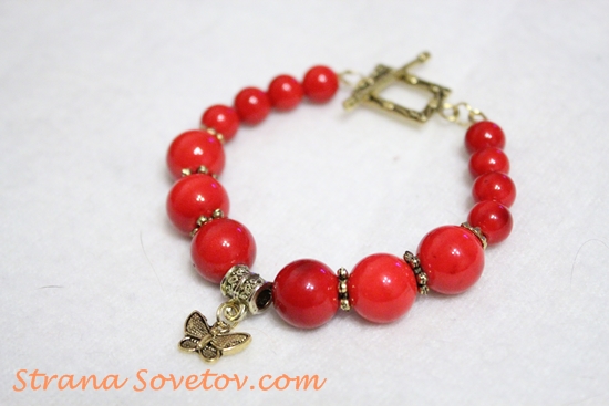Master Class: Un set di braccialetti e orecchini di perle di corallo
