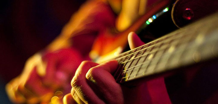 Come imparare a suonare canzoni con la chitarra?