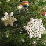 Articoli di Capodanno dalle mani maccheroni