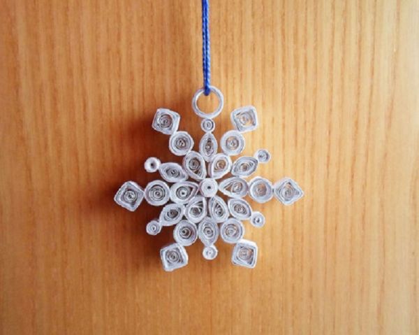 Bellissimi fiocchi di neve per il nuovo anno del 2017 con le loro mani di carta - diagrammi e foto a tappe. Master classes per bambini su grandi fiocchi di neve con tecnica origami