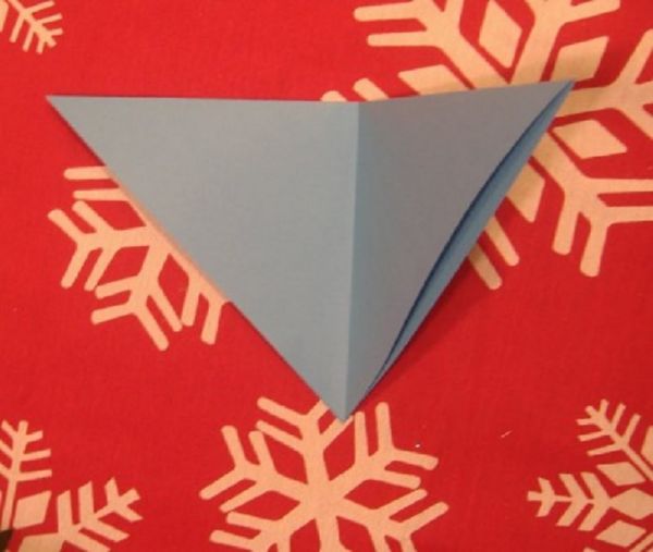 Bellissimi fiocchi di neve per il nuovo anno del 2017 con le loro mani di carta - diagrammi e foto a tappe. Master classes per bambini su grandi fiocchi di neve con tecnica origami