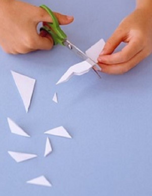 Bellissimi fiocchi di neve per il nuovo anno del 2017 con le loro mani di carta - diagrammi e foto a tappe. Master classes per bambini su grandi fiocchi di neve con tecnica origami