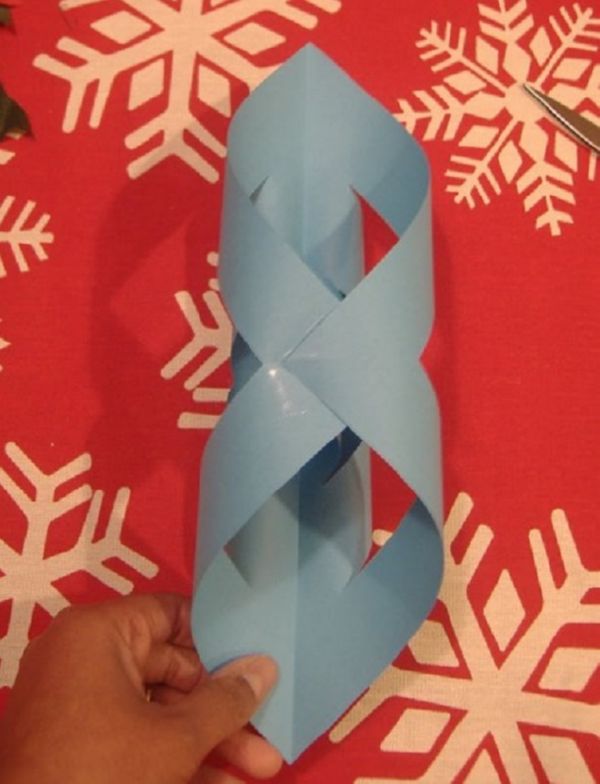 Bellissimi fiocchi di neve per il nuovo anno del 2017 con le loro mani di carta - diagrammi e foto a tappe. Master classes per bambini su grandi fiocchi di neve con tecnica origami