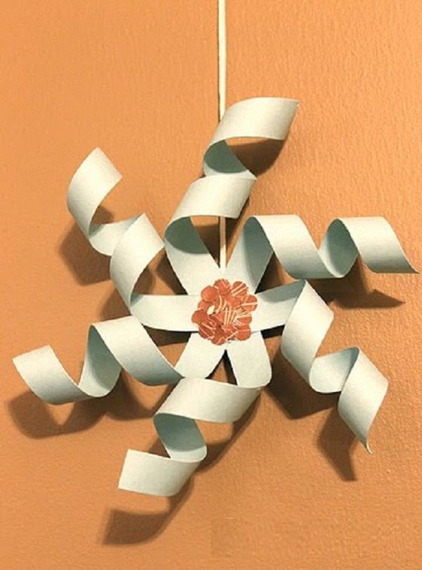 Bellissimi fiocchi di neve per il nuovo anno del 2017 con le loro mani di carta - diagrammi e foto a tappe. Master classes per bambini su grandi fiocchi di neve con tecnica origami
