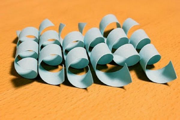 Bellissimi fiocchi di neve per il nuovo anno del 2017 con le loro mani di carta - diagrammi e foto a tappe. Master classes per bambini su grandi fiocchi di neve con tecnica origami