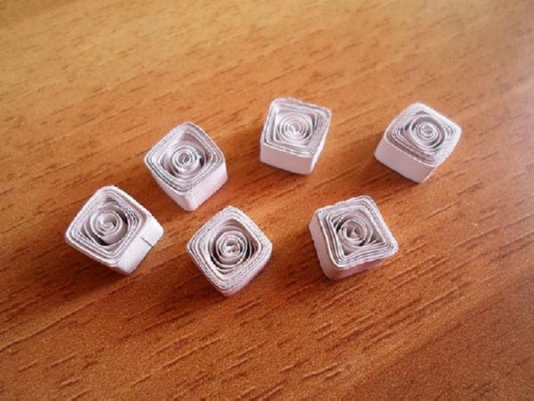 Bellissimi fiocchi di neve per il nuovo anno del 2017 con le loro mani di carta - diagrammi e foto a tappe. Master classes per bambini su grandi fiocchi di neve con tecnica origami