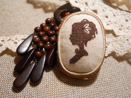 Come realizzare una spilla con un cameo