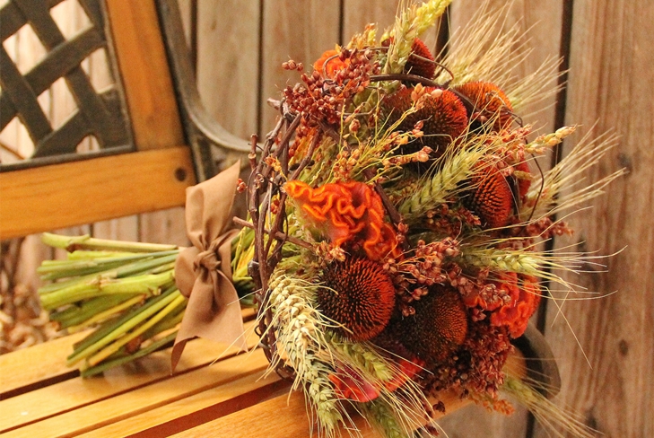Bouquet d'autunno: artigianato in materiale naturale