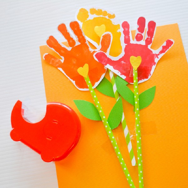 Cartolina per la festa della mamma con le proprie mani, master class con foto per la scuola materna e 1-3 gradi