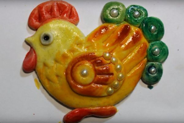 Gallo con le sue mani