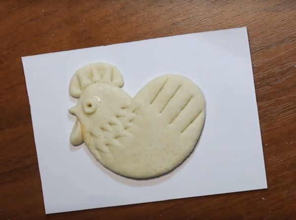 Gallo con le sue mani