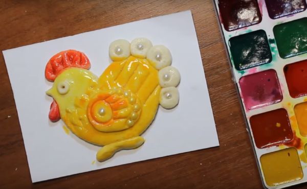 Gallo con le sue mani