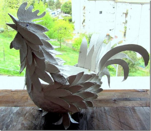 Gallo con le sue mani