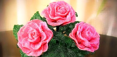 Tessitura di rose dalle perline