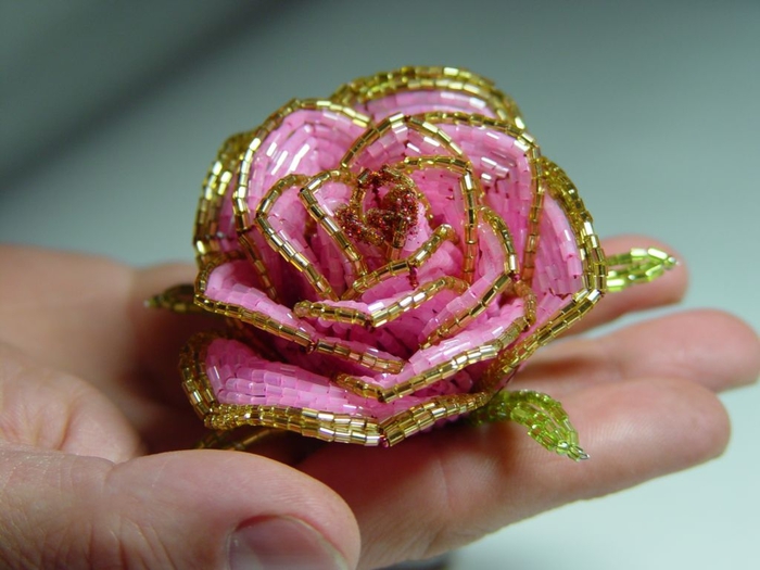 Tessitura di rose dalle perline