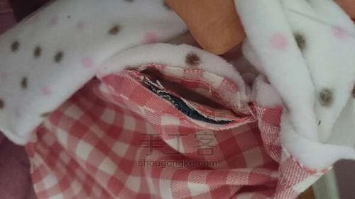 Coniglietto di giocattolo morbido con le tue mani