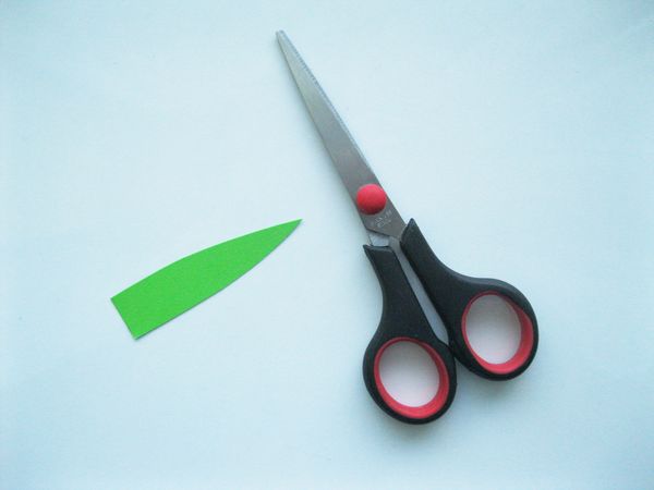 Coccodrillo in carta colorata con le proprie mani