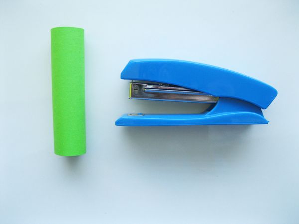 Coccodrillo in carta colorata con le proprie mani