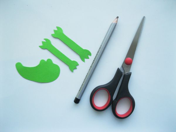 Coccodrillo in carta colorata con le proprie mani