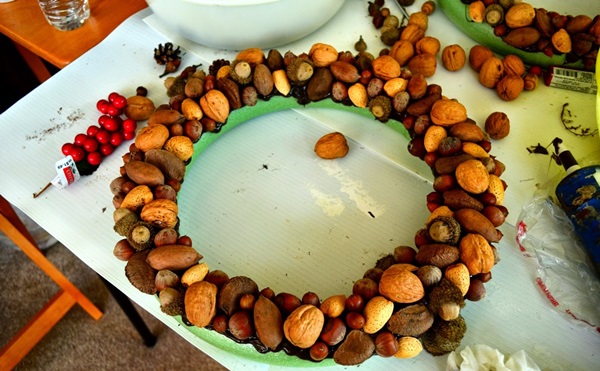 Artigianato di castagne sul tema dell'autunno