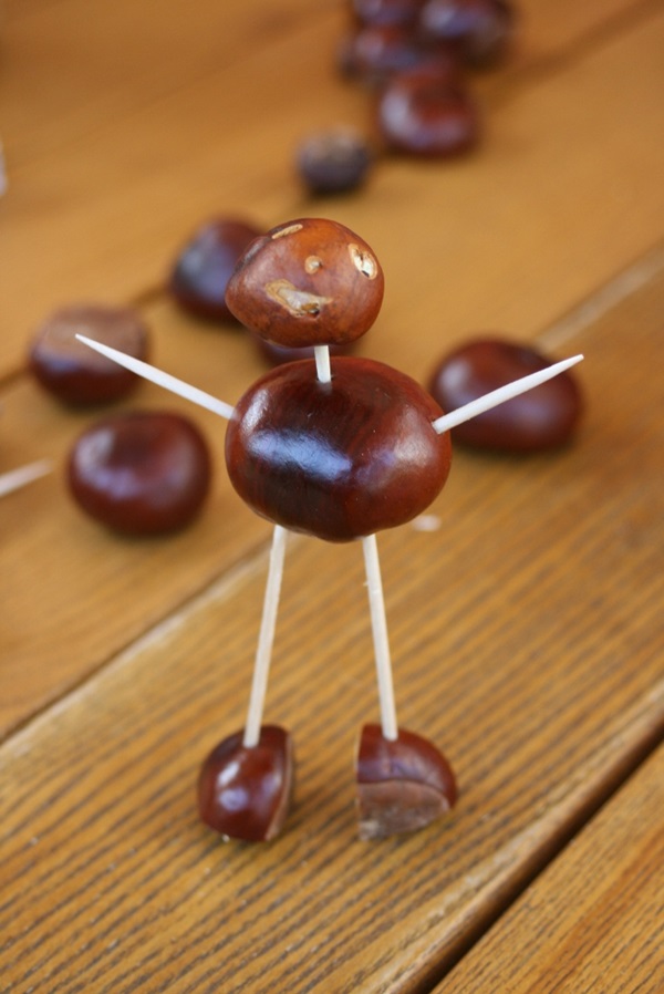 Artigianato di castagne sul tema dell'autunno