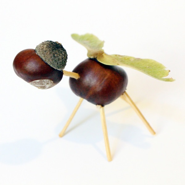 Artigianato di castagne sul tema dell'autunno