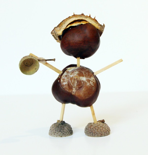 Artigianato di castagne sul tema dell'autunno