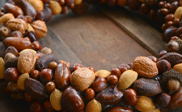 Artigianato di castagne sul tema dell'autunno
