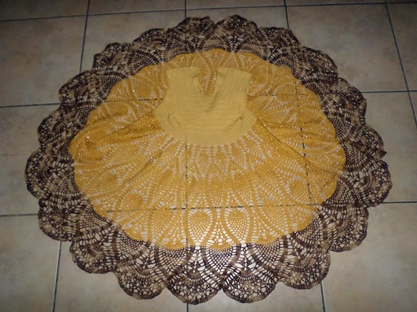 Gonna a crochet con un crochet