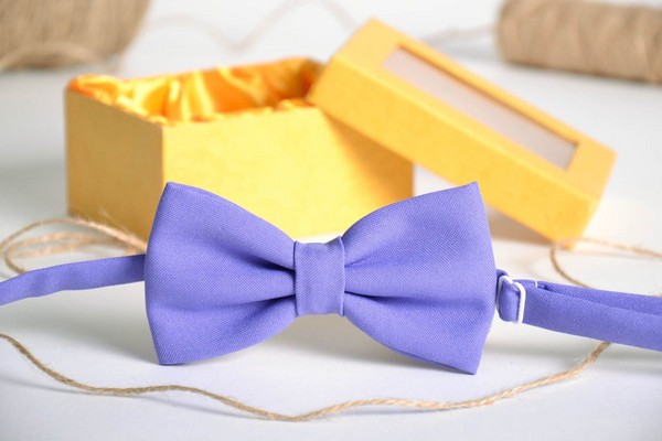 Lo schema di legare una farfalla e fare un papillon con le proprie mani