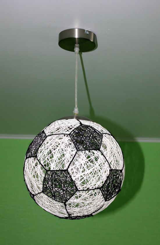 Lampada con le tue mani Un pallone da calcio: una master class con una foto. Apparecchio per le mani di un vivaio