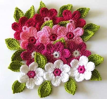 Fiori a maglia per la decorazione con le proprie mani