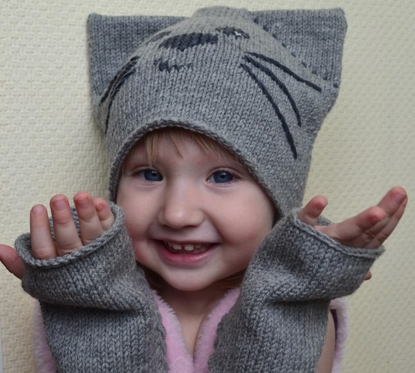 Cappelli lavorati a maglia per ragazze: istruzioni e diagrammi