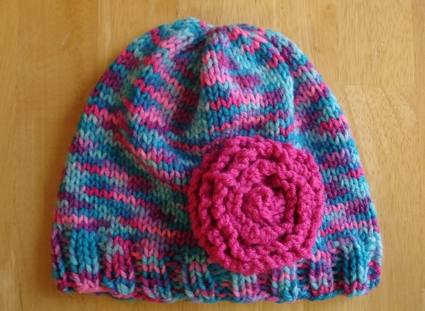 Cappelli lavorati a maglia per ragazze: istruzioni e diagrammi