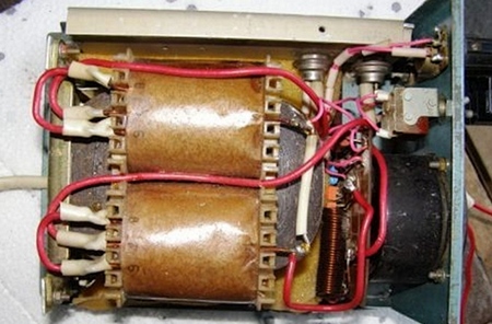 Caricabatterie per le batterie auto con le tue mani - è facile!
