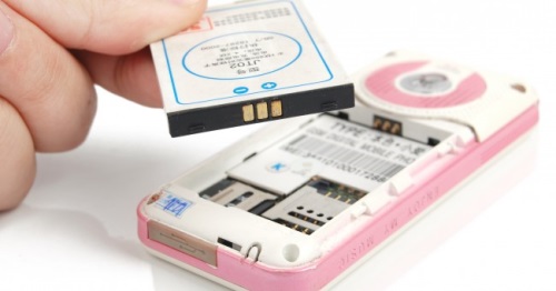 Come accendere il telefono senza la batteria