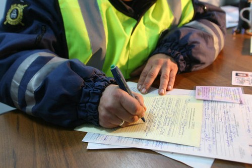 Come scoprire le multe dell'Ispettorato per la sicurezza del traffico di Stato per la patente di guida a Samara