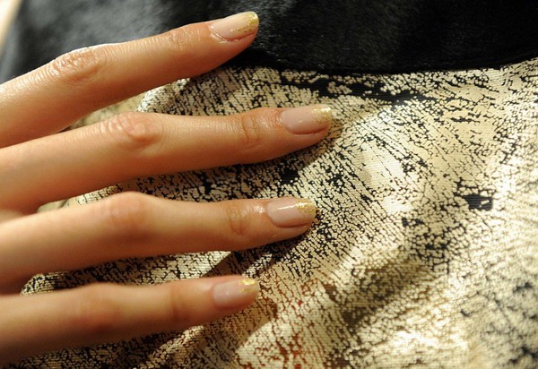 Manicure astratta - tendenza estiva 2016