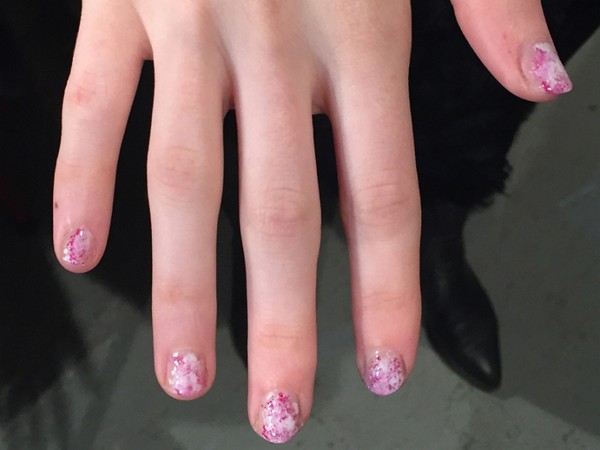 Manicure astratta - tendenza estiva 2016