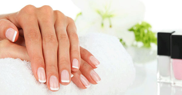 Nero, rosso, oro: che colore del manicure dice di te