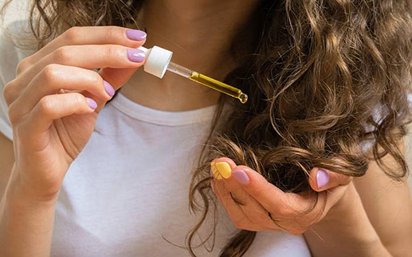 Per capelli lisci e lucidi: tre prodotti efficaci con olii
