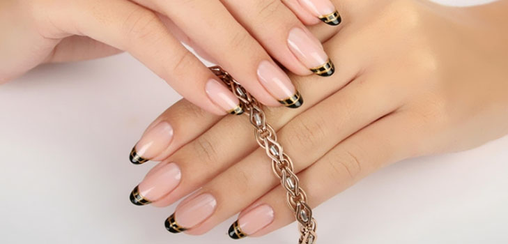 Giù con gli stereotipi dell'ufficio: tre opzioni per un manicure aziendale noioso