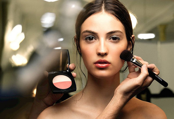 Trucco efficace l'8 marzo: Segreti di Chanel